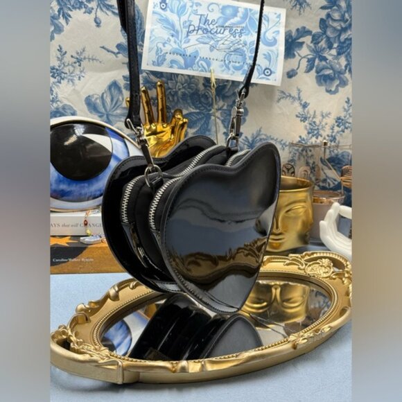🆕 VIVIENNE WESTWOOD 🧿 NWOT Louise Heart Patent Leather Crossbody Bag - AUTH - Picture 8 of 16